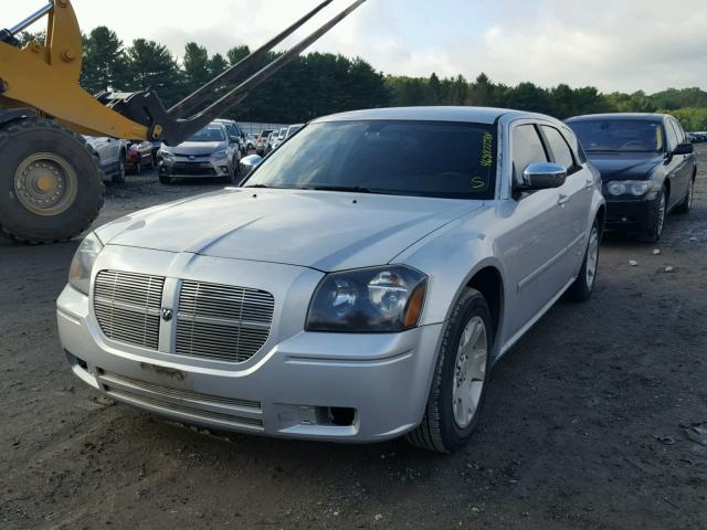 2D4FV47T97H642101 - 2007 DODGE MAGNUM SE SILVER photo 2