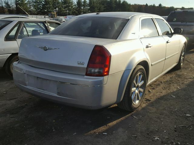 2C3KA53G67H601371 - 2007 CHRYSLER 300 TOURIN SILVER photo 4