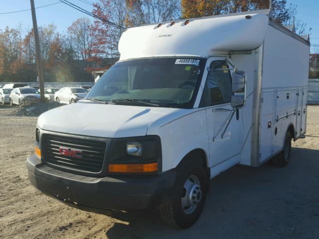 1GDJG31U141136152 - 2004 GMC SAVANA WHITE photo 2