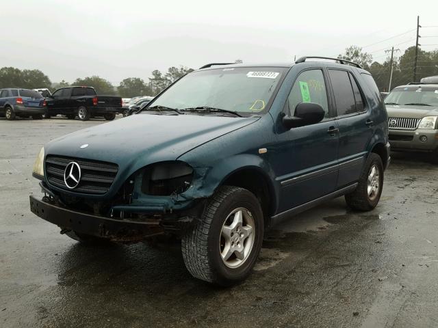 4JGAB54E0WA001181 - 1998 MERCEDES-BENZ ML GREEN photo 2