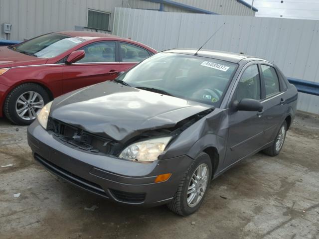 1FAFP34N86W216431 - 2006 FORD FOCUS ZX4 SILVER photo 2