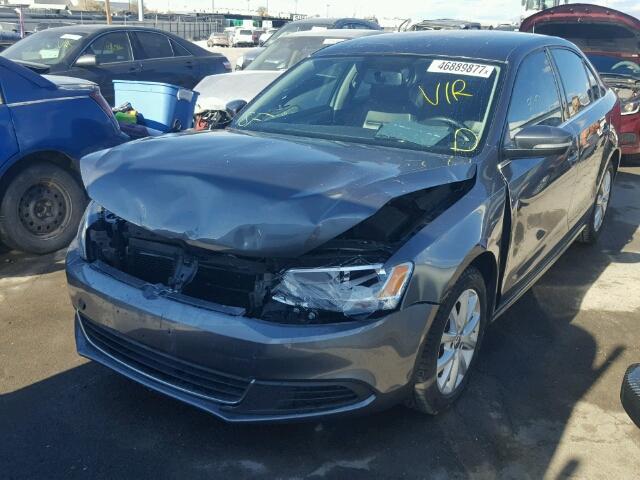 3VWDX7AJ5DM454466 - 2013 VOLKSWAGEN JETTA SE Grafit foto 2