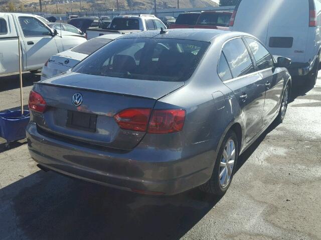 3VWDX7AJ5DM454466 - 2013 VOLKSWAGEN JETTA SE Grafit foto 4