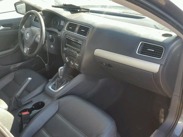 3VWDX7AJ5DM454466 - 2013 VOLKSWAGEN JETTA SE Grafit foto 5