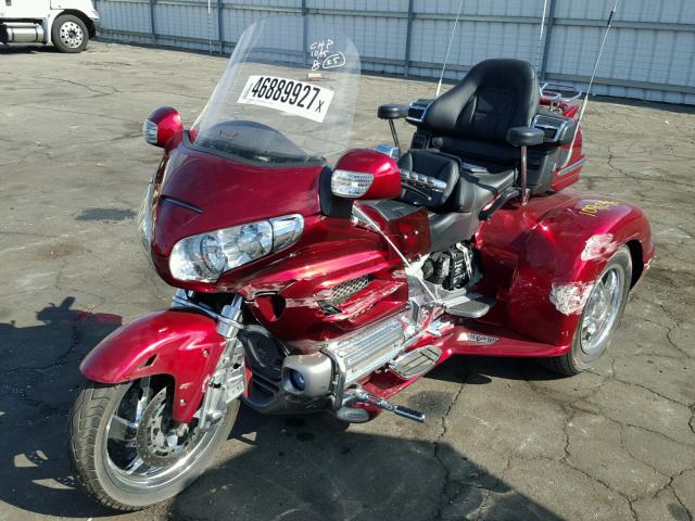 1HFSC47F57A600900 - 2007 HONDA GL1800 RED photo 2