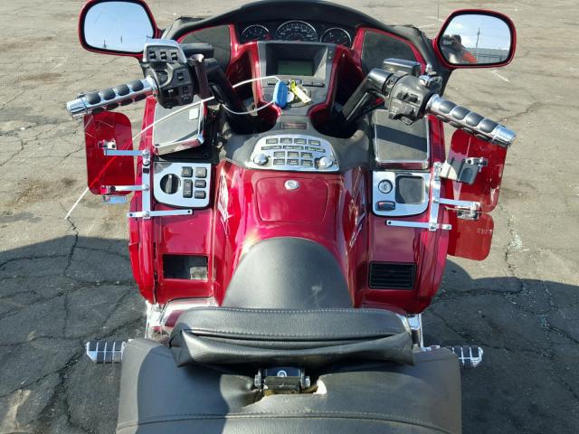 1HFSC47F57A600900 - 2007 HONDA GL1800 RED photo 9