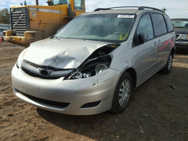 5TDZK23C97S078688 - 2007 TOYOTA SIENNA CE SILVER photo 2