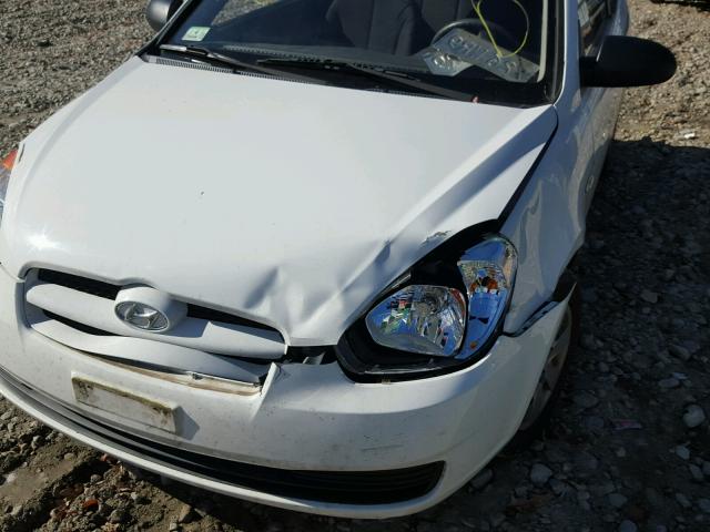 KMHCM36C59U137909 - 2009 HYUNDAI ACCENT GS WHITE photo 9