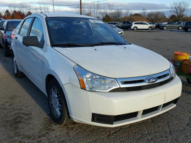 1FAHP3FN3AW142107 - 2010 FORD FOCUS SE WHITE photo 1