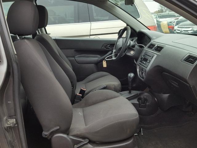 1FAFP31N07W268691 - 2007 FORD FOCUS ZX3 GRAY photo 5