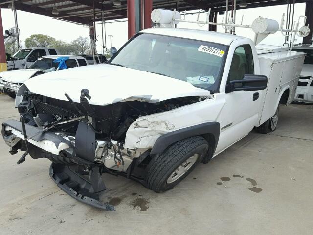 1GBHC24U56E152889 - 2006 CHEVROLET SILVERADO WHITE photo 2