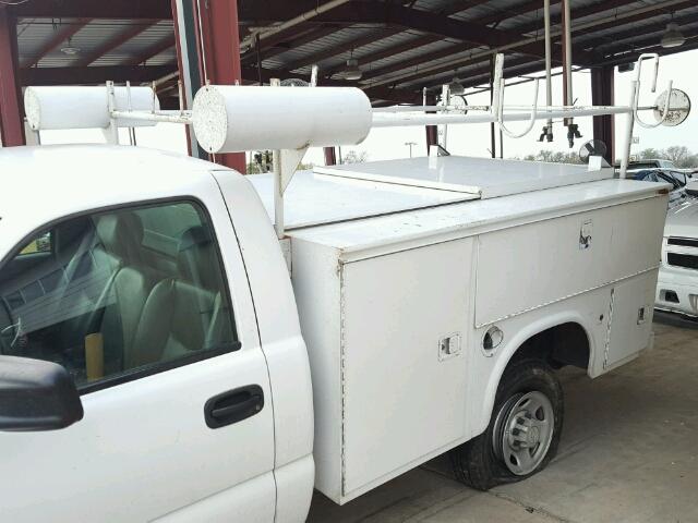 1GBHC24U56E152889 - 2006 CHEVROLET SILVERADO WHITE photo 6