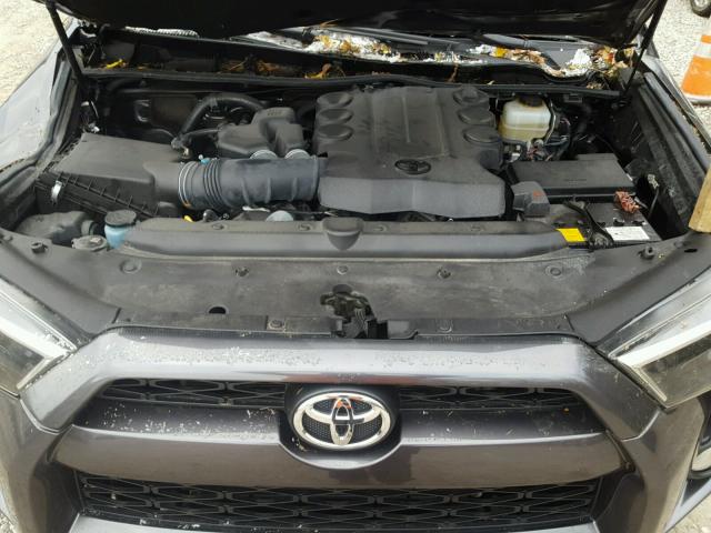 JTEBU5JR6G5367632 - 2016 TOYOTA 4RUNNER SR GRAY photo 7