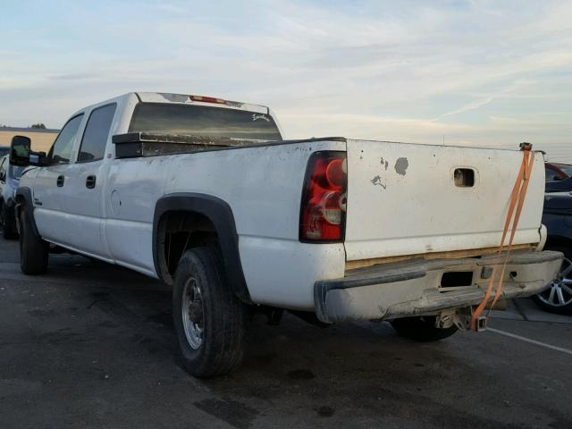 1GCHC23225F971430 - 2005 CHEVROLET SILVERADO WHITE photo 3