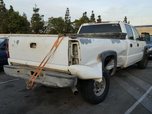 1GCHC23225F971430 - 2005 CHEVROLET SILVERADO WHITE photo 4