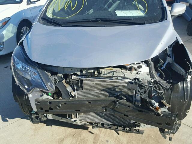 3N1CE2CP4HL369223 - 2017 NISSAN VERSA NOTE SILVER photo 7