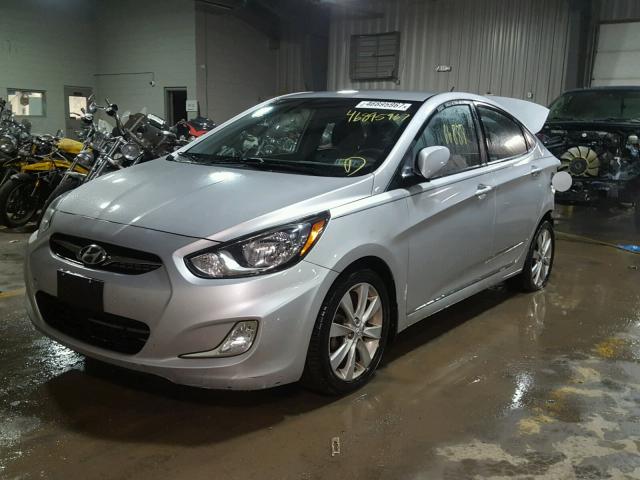 KMHCU4AE4DU343875 - 2013 HYUNDAI ACCENT GLS SILVER photo 2