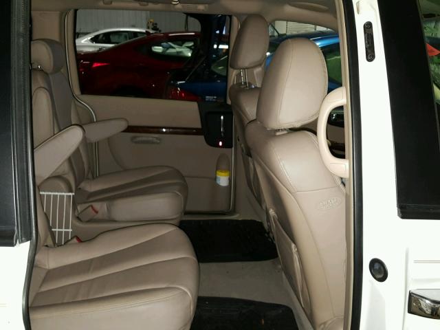 KNDMC233276039075 - 2007 HYUNDAI ENTOURAGE WHITE photo 6