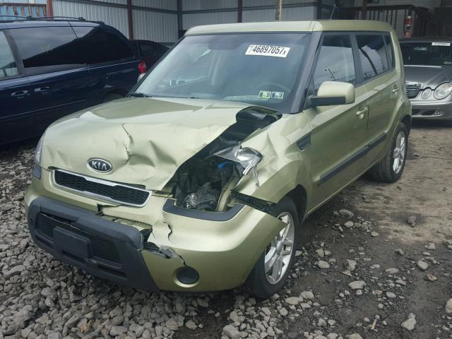 KNDJT2A22B7223366 - 2011 KIA SOUL GREEN photo 2