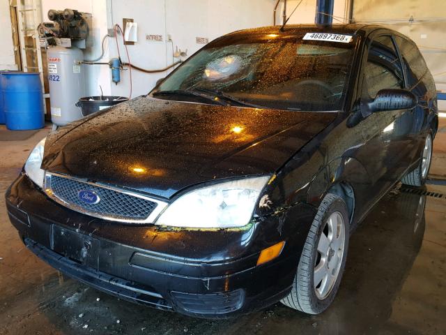 1FAFP31N97W332856 - 2007 FORD FOCUS ZX3 BLACK photo 2