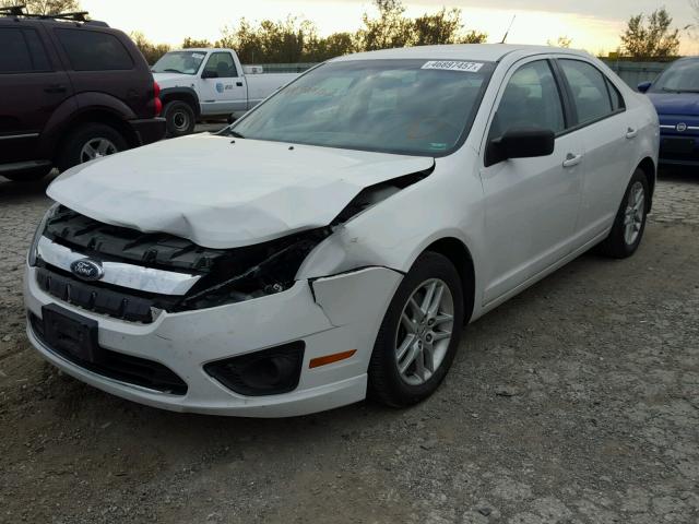 3FAHP0GA7AR310702 - 2010 FORD FUSION S WHITE photo 2