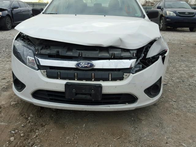 3FAHP0GA7AR310702 - 2010 FORD FUSION S WHITE photo 9