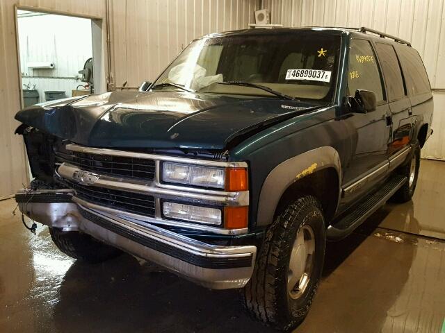 1GNFK16R9XJ323359 - 1999 CHEVROLET SUBURBAN K GREEN photo 2