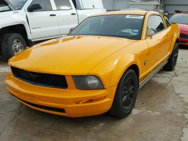 1ZVHT80N495129246 - 2009 FORD MUSTANG YELLOW photo 2
