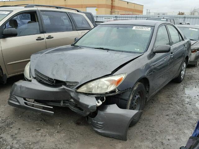 JTDBE32K720114252 - 2002 TOYOTA CAMRY LE GRAY photo 2