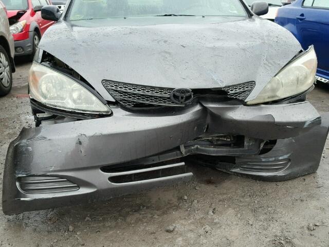 JTDBE32K720114252 - 2002 TOYOTA CAMRY LE GRAY photo 9