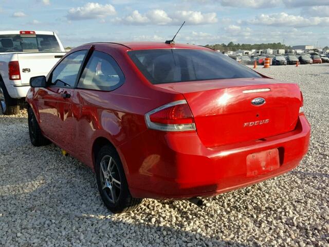 1FAHP32N08W186002 - 2008 FORD FOCUS S/SE RED photo 3