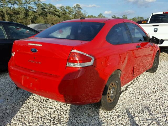 1FAHP32N08W186002 - 2008 FORD FOCUS S/SE RED photo 4