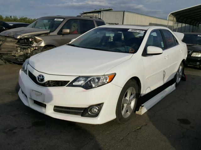 4T1BF1FK5EU378901 - 2014 TOYOTA CAMRY L WHITE photo 2