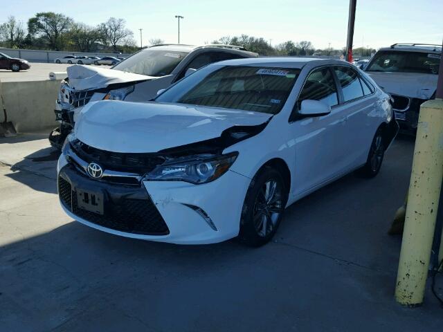 4T1BF1FKXFU958646 - 2015 TOYOTA CAMRY LE WHITE photo 2