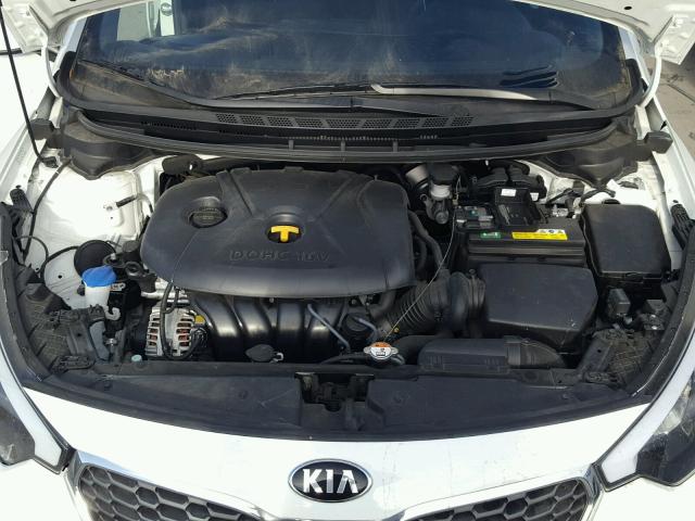 KNAFK4A62G5617358 - 2016 KIA FORTE LX WHITE photo 7