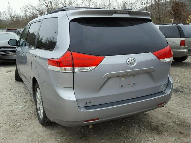 5TDDK3DC2ES081640 - 2014 TOYOTA SIENNA XLE GRAY photo 3