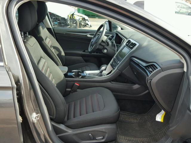 3FA6P0HD2GR303858 - 2016 FORD FUSION SE GRAY photo 5