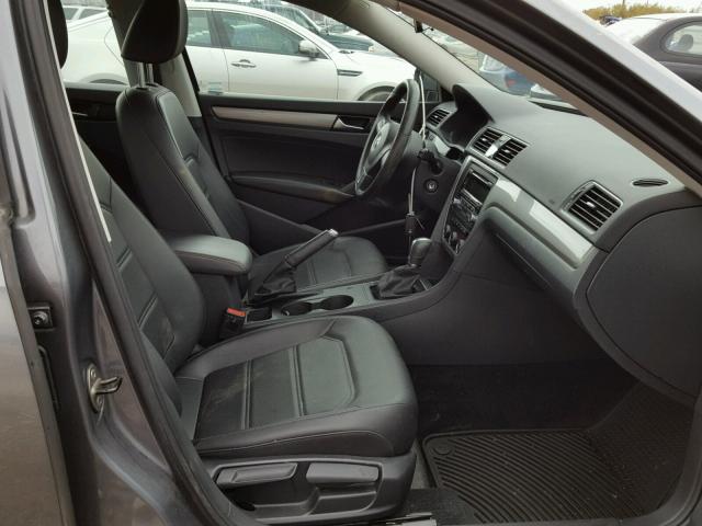 1VWAT7A39EC100808 - 2014 VOLKSWAGEN PASSAT S ნაცრისფერი ფოტო 5