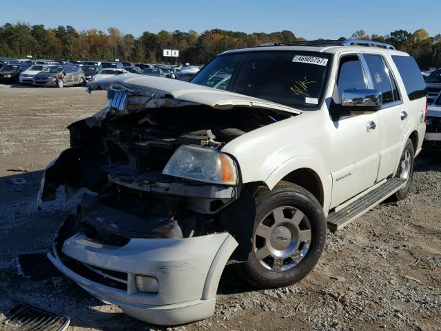 5LMFU27555LJ24484 - 2005 LINCOLN NAVIGATOR WHITE photo 2