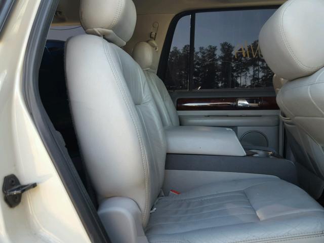 5LMFU27555LJ24484 - 2005 LINCOLN NAVIGATOR 白色 照片 6