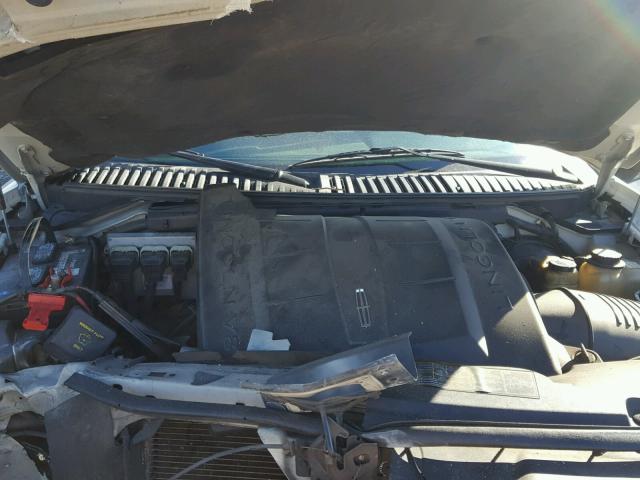 5LMFU27555LJ24484 - 2005 LINCOLN NAVIGATOR 白色 照片 7