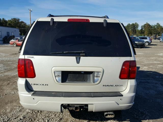 5LMFU27555LJ24484 - 2005 LINCOLN NAVIGATOR 白色 照片 9