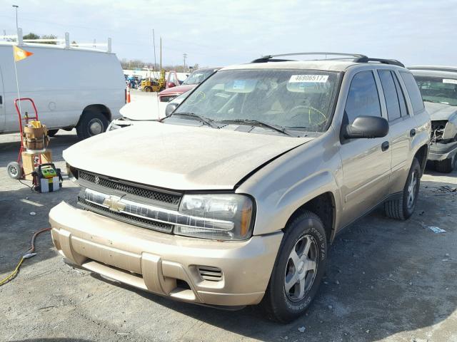 1GNDT13S762172932 - 2006 CHEVROLET TRAILBLAZE GOLD photo 2