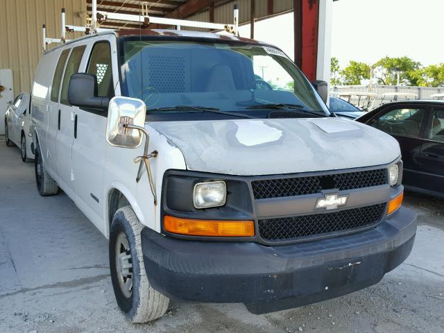 1GCGG29V451136816 - 2005 CHEVROLET EXPRESS G2 WHITE photo 1