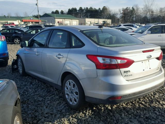 1FAHP3F24CL386245 - 2012 FORD FOCUS SE SILVER photo 3