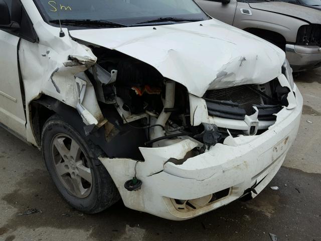 2D4RN3D1XAR430318 - 2010 DODGE GRAND CARA WHITE photo 9