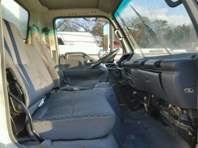 J8DC4B16467002686 - 2006 GMC W4500 W450 WHITE photo 5