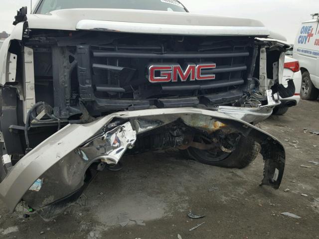 2GTEK13M771546085 - 2007 GMC NEW SIERRA SILVER photo 9