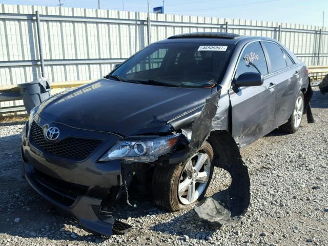 4T1BF3EK9BU661987 - 2011 TOYOTA CAMRY BASE GRAY photo 2