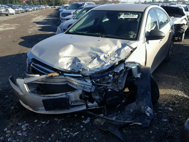 1G1PA5SG5E7471085 - 2014 CHEVROLET CRUZE LS GOLD photo 2